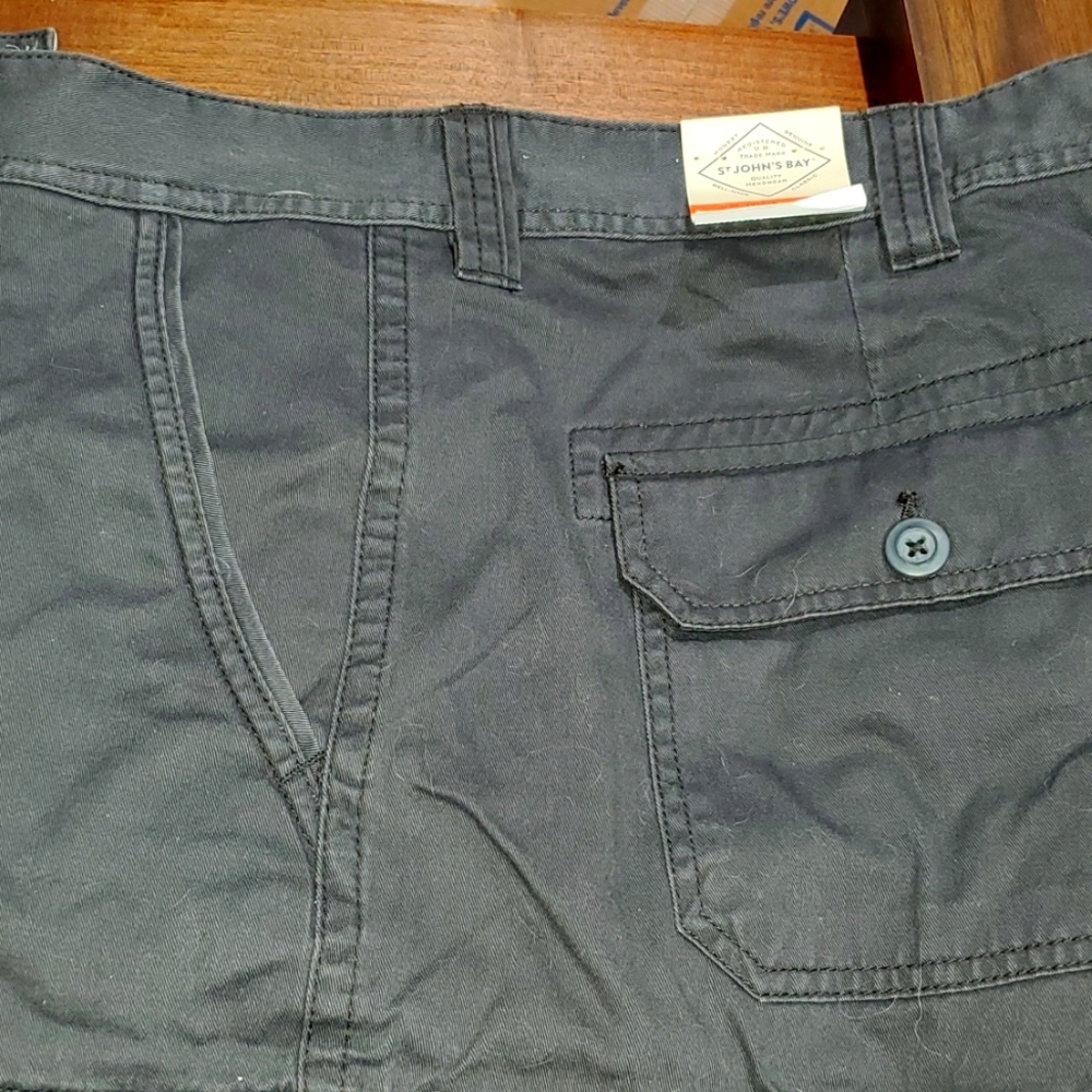 Brand New St John's Bay Legacy Cargo Short 10" Inseam Size 42 Gray